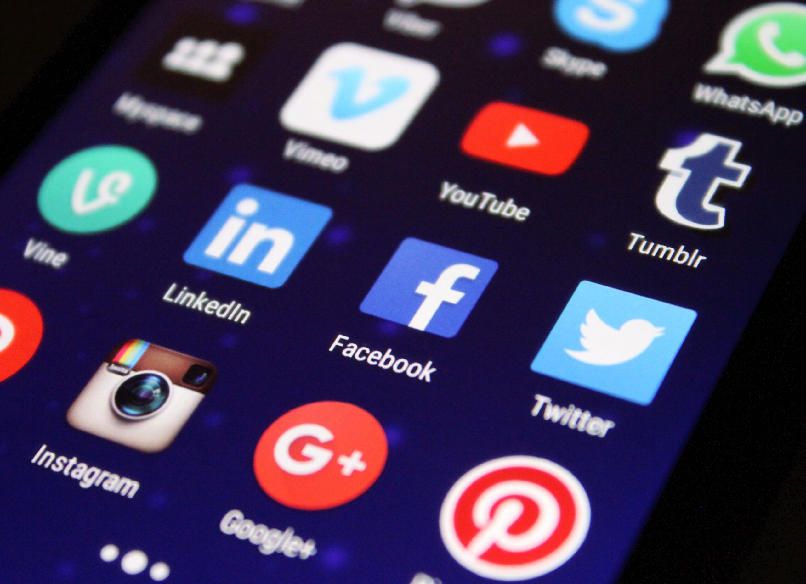 Como Configurar Redes Sociais em 2026: Guia Instagram, TikTok e Mais