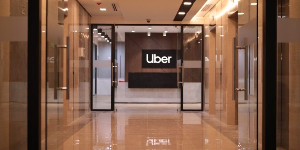 uber-entrada-escritorio-1060x530